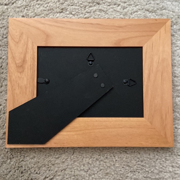 NWT Impressions “Friends make life fun” wood picture frame for 6” x 4” picture - Picture 3 of 4